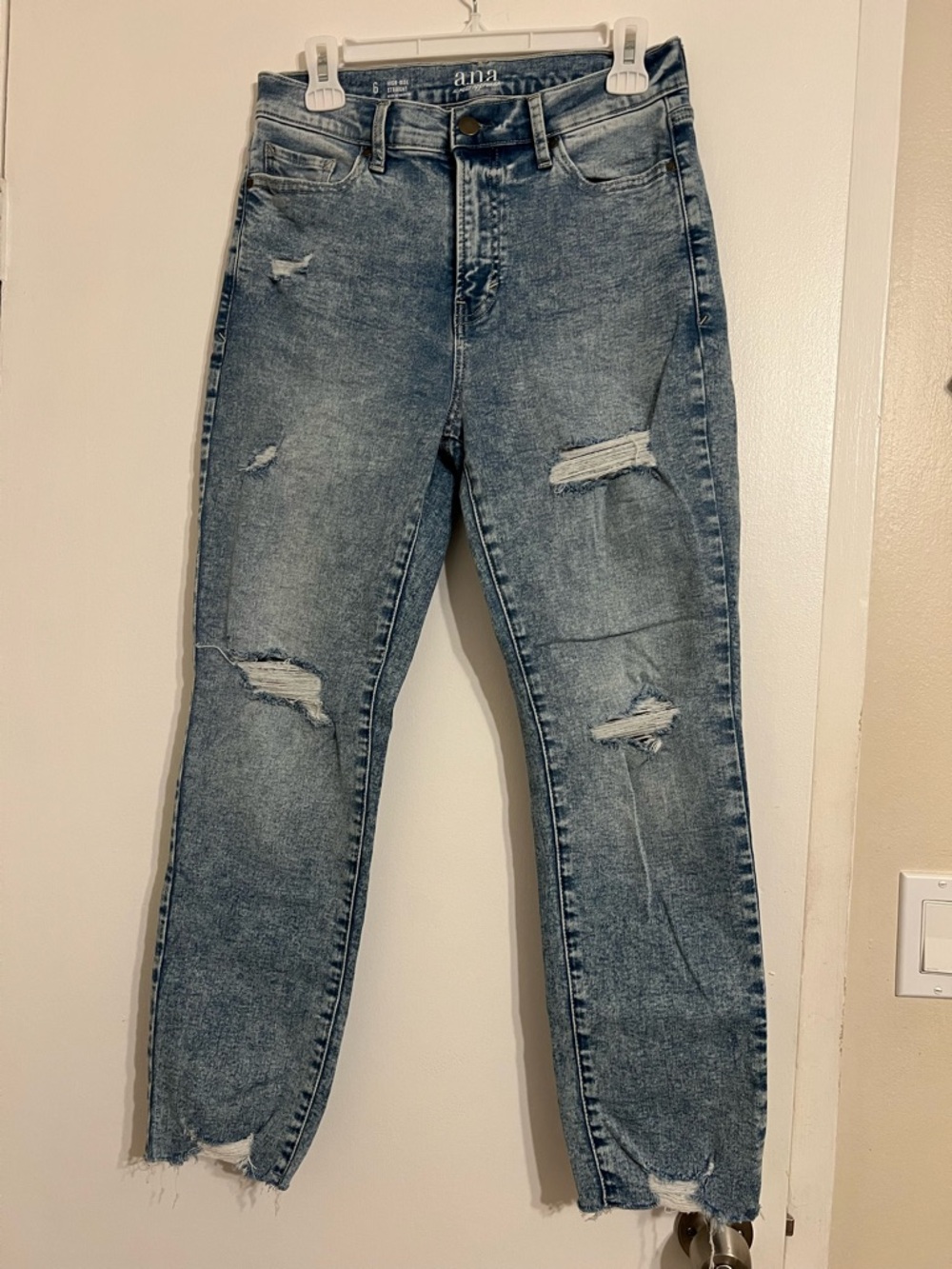 a.n.a Women's Light Wash Distressed High-Rise Jeans